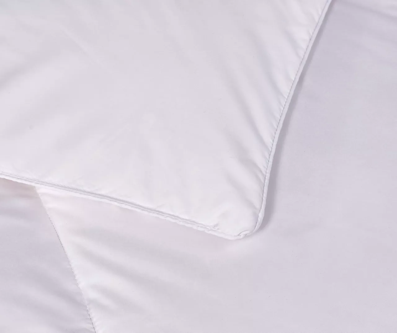 Scott Living White Down Fiber Comforter 12 Scott Living White Down Fiber Comforter - Image 10