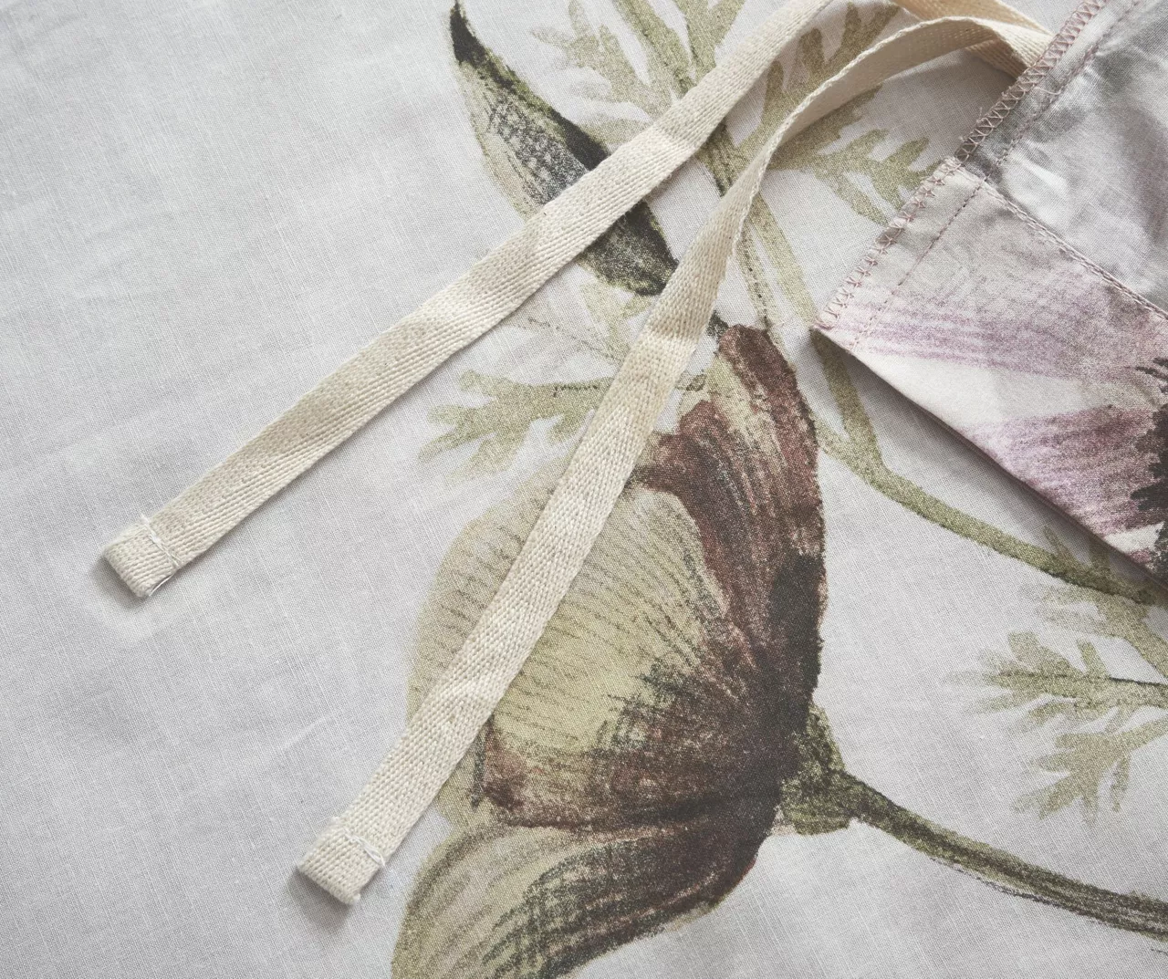 Maddy Blush Floral King/California King 3-Piece Duvet Cover Set 10 Maddy Blush Floral King/California King 3-Piece Duvet Cover Set - Image 8