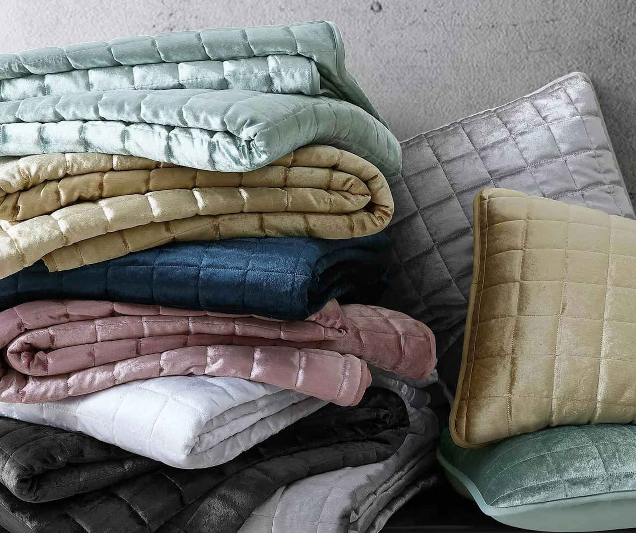 Blush Lyndon 3-Piece King Coverlet Comforter Set 6 Blush Lyndon 3-Piece King Coverlet Comforter Set - Image 4