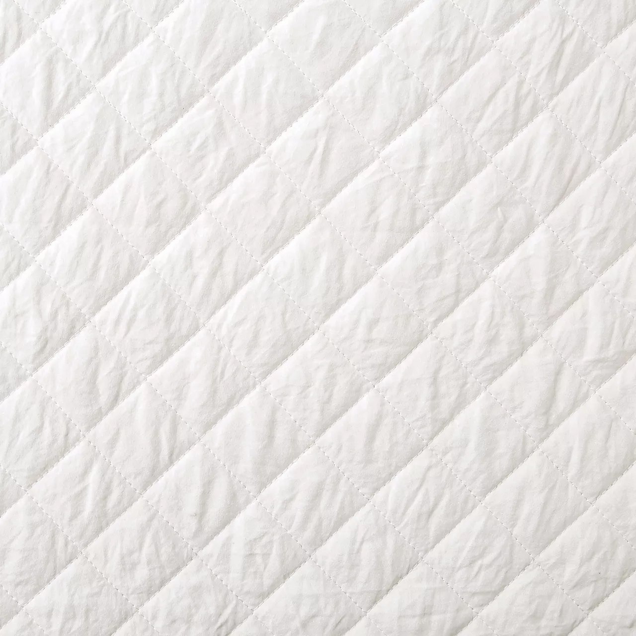 Ava White Diamond-Quilted Full/Queen 3-Piece Quilt Set 8 Ava White Diamond-Quilted Full/Queen 3-Piece Quilt Set - Image 6
