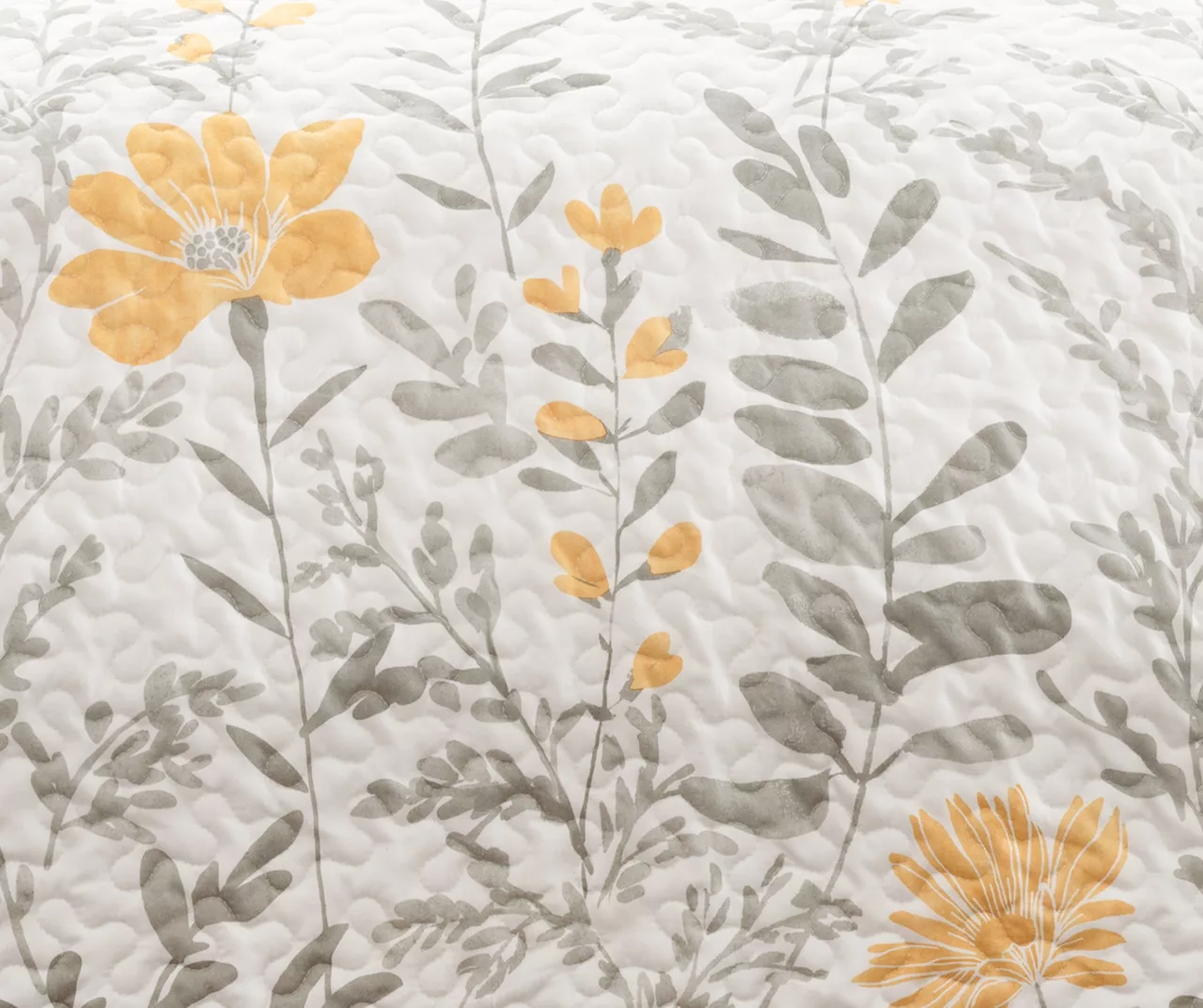 Aprile White & Yellow Floral Full/Queen 3-Piece Quilt Set 6 Aprile White & Yellow Floral Full/Queen 3-Piece Quilt Set - Image 4