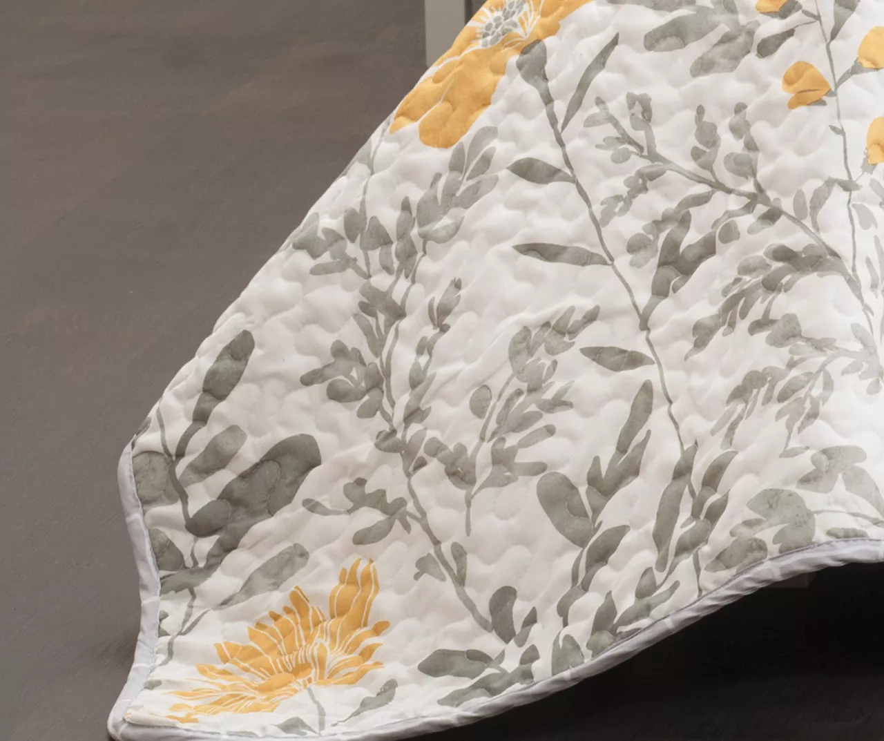 Aprile White & Yellow Floral Full/Queen 3-Piece Quilt Set 7 Aprile White & Yellow Floral Full/Queen 3-Piece Quilt Set - Image 5