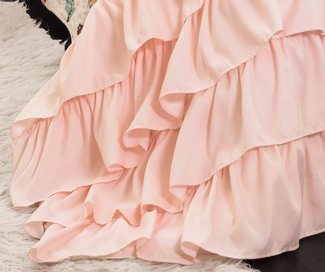 White & Pink Flutter Butterfly Ruffle Full/Queen 3-Piece Quilt Set 7 White & Pink Flutter Butterfly Ruffle Full/Queen 3-Piece Quilt Set - Image 5