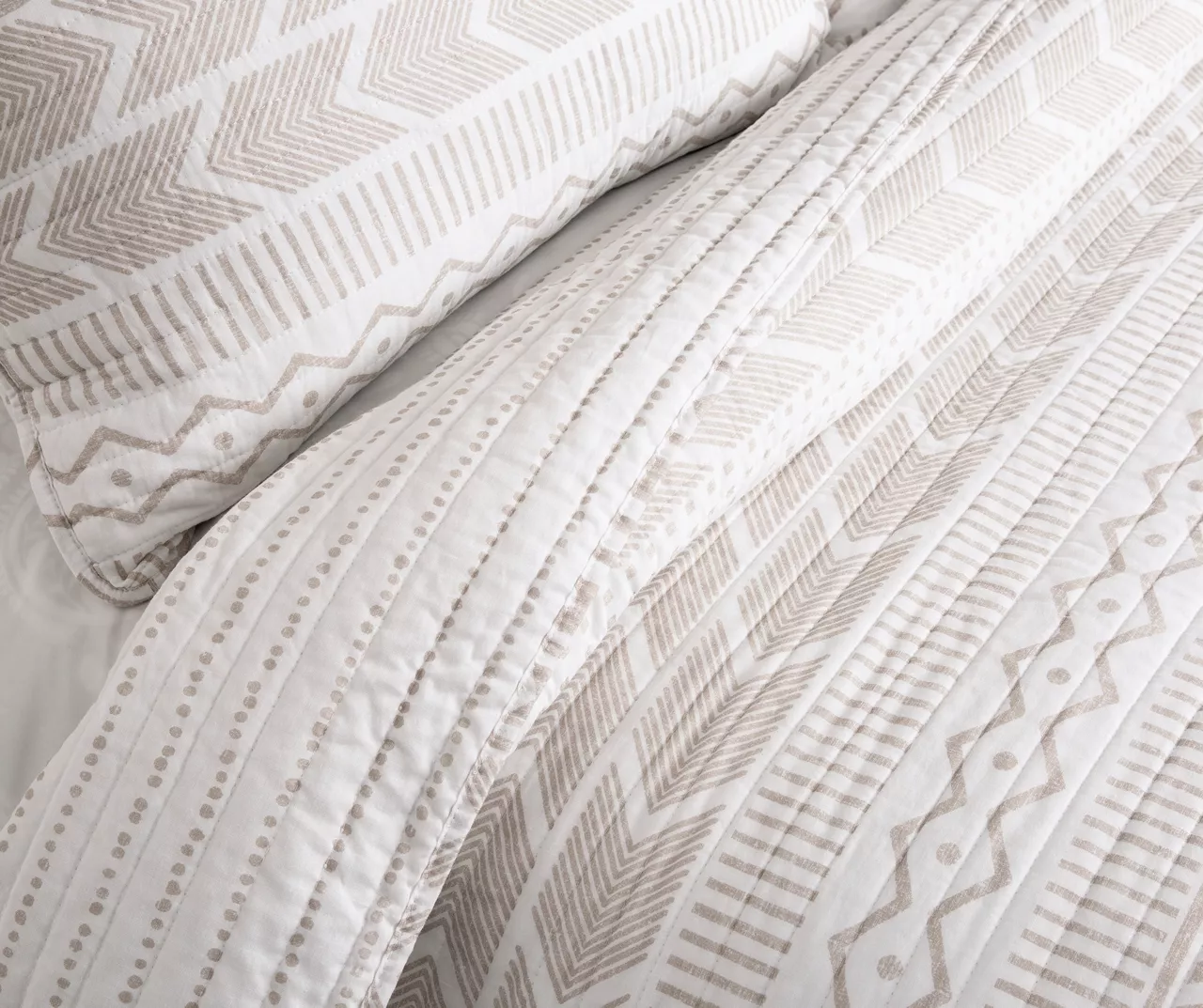 Hygge Geometric Reversible 3-Piece Quilt Set 17 Hygge Geometric Reversible 3-Piece Quilt Set - Image 15