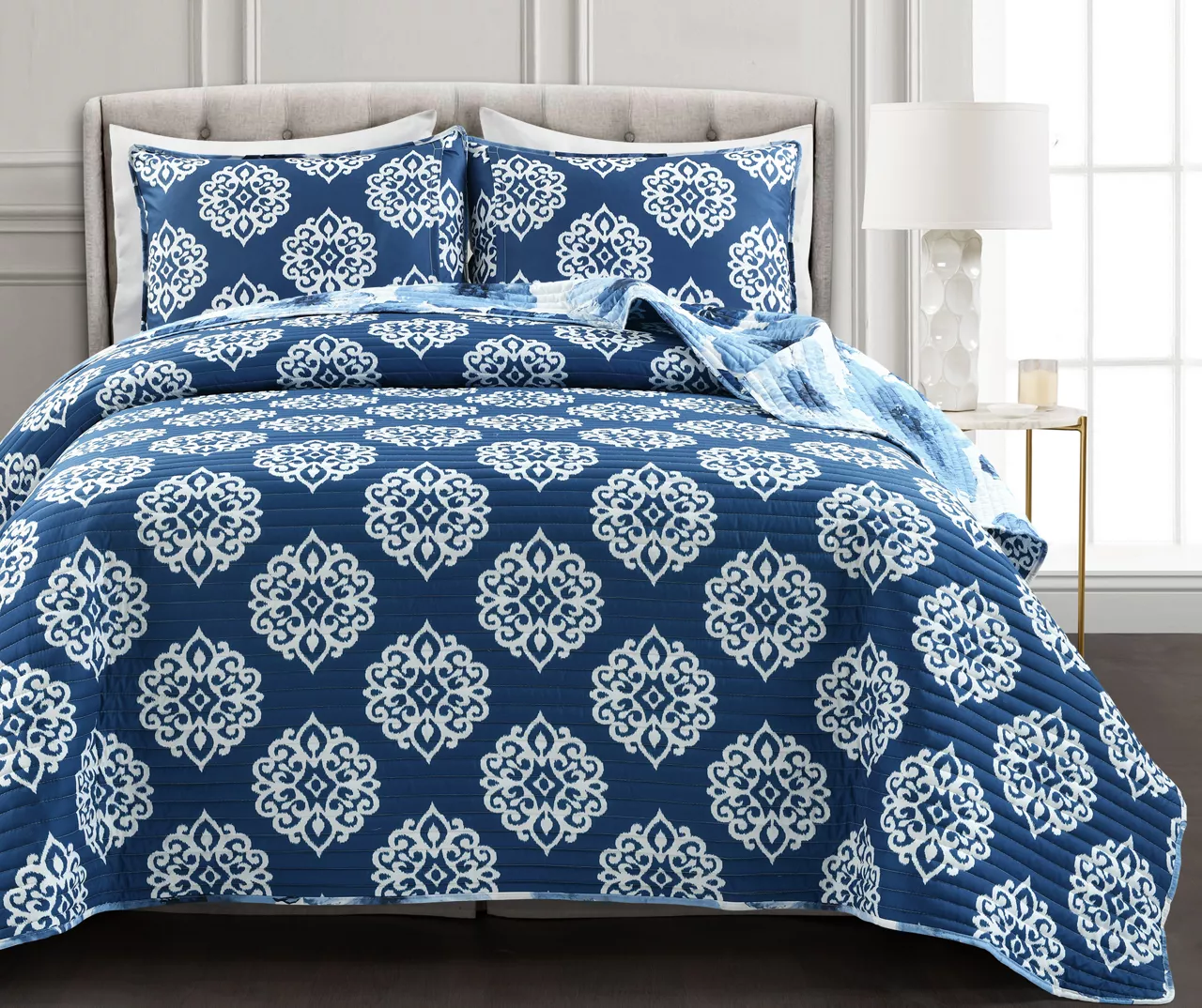 Leah Floral Reversible 3-Piece Quilt Set 5 Leah Floral Reversible 3-Piece Quilt Set - Image 3