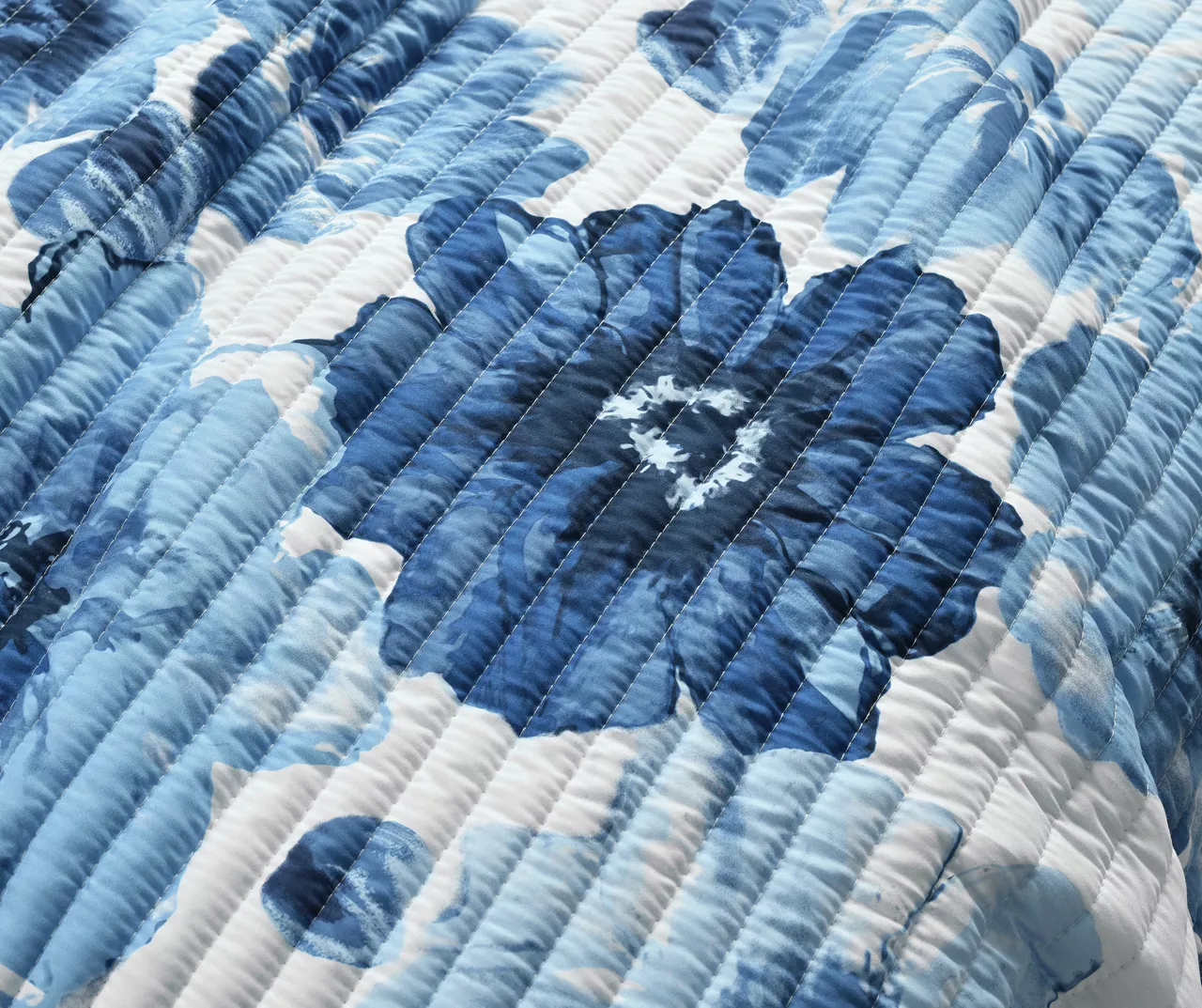 Leah Floral Reversible 3-Piece Quilt Set 16 Leah Floral Reversible 3-Piece Quilt Set - Image 14