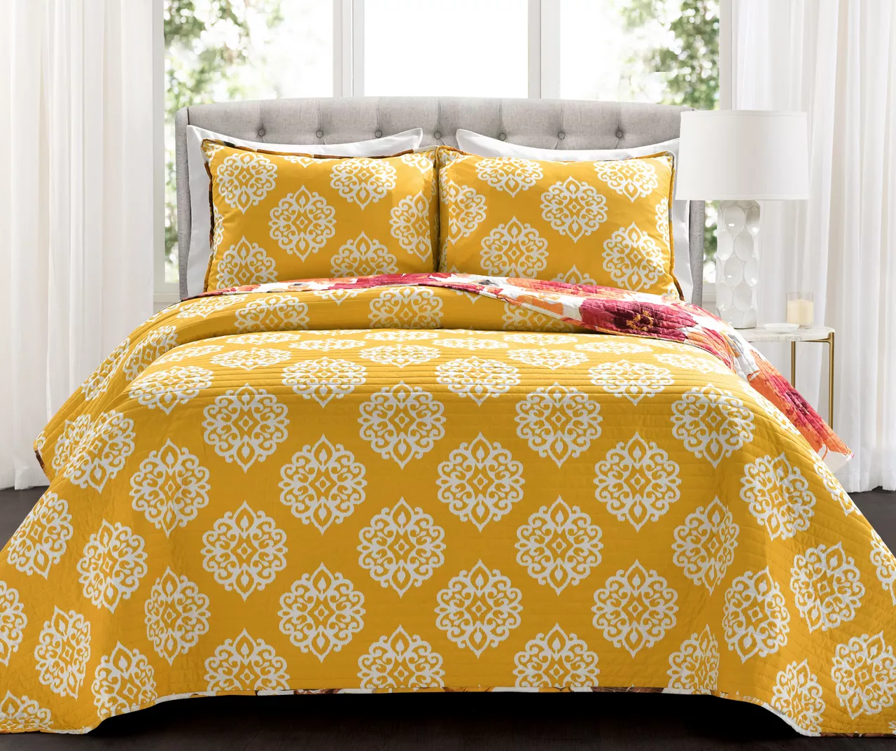 Leah Floral Reversible 3-Piece Quilt Set 4 Leah Floral Reversible 3-Piece Quilt Set - Image 2