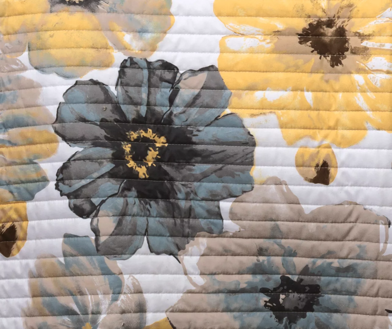 Leah Floral Reversible 3-Piece Quilt Set 7 Leah Floral Reversible 3-Piece Quilt Set - Image 5