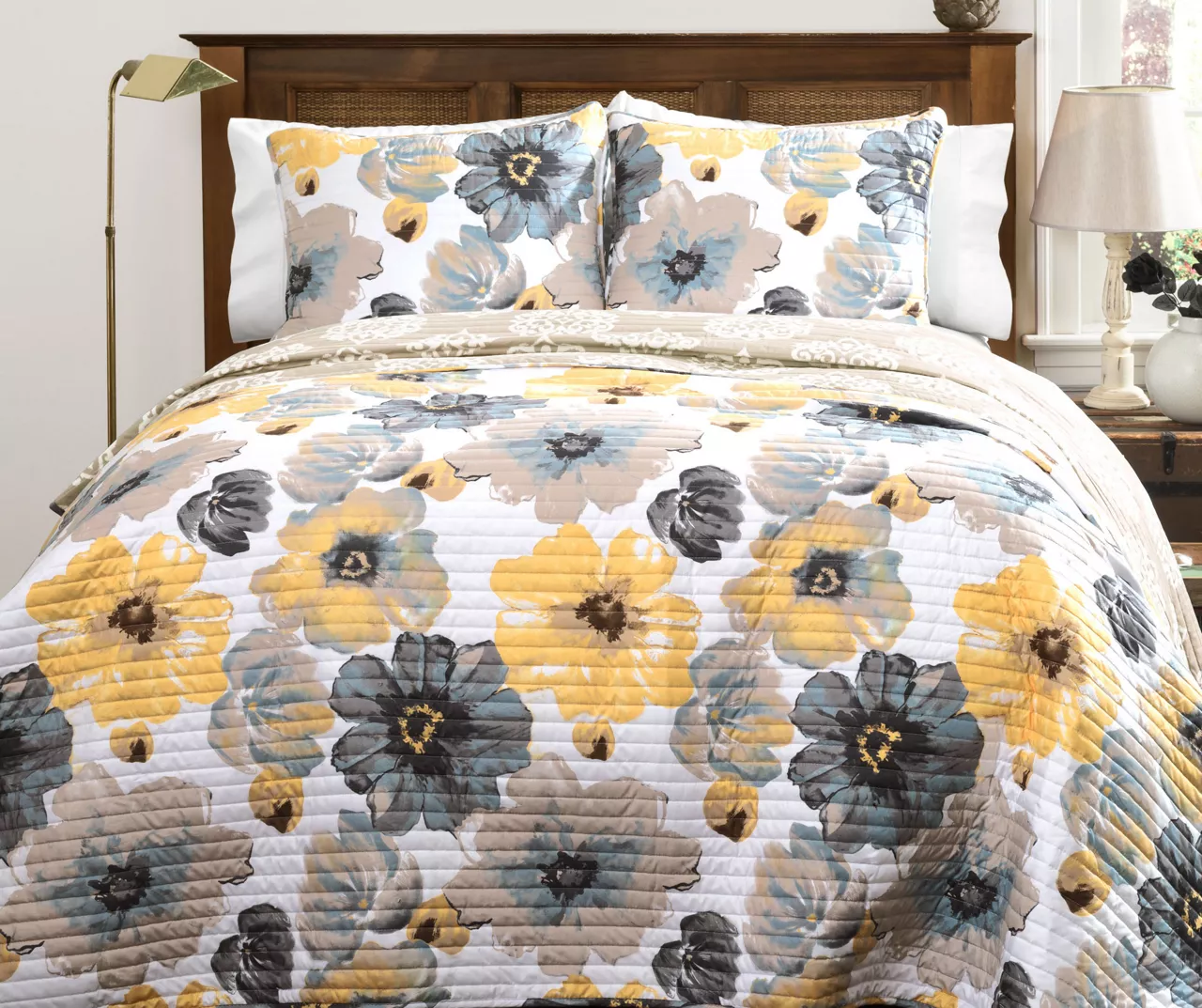 Leah Floral Reversible 3-Piece Quilt Set 3 Leah Floral Reversible 3-Piece Quilt Set