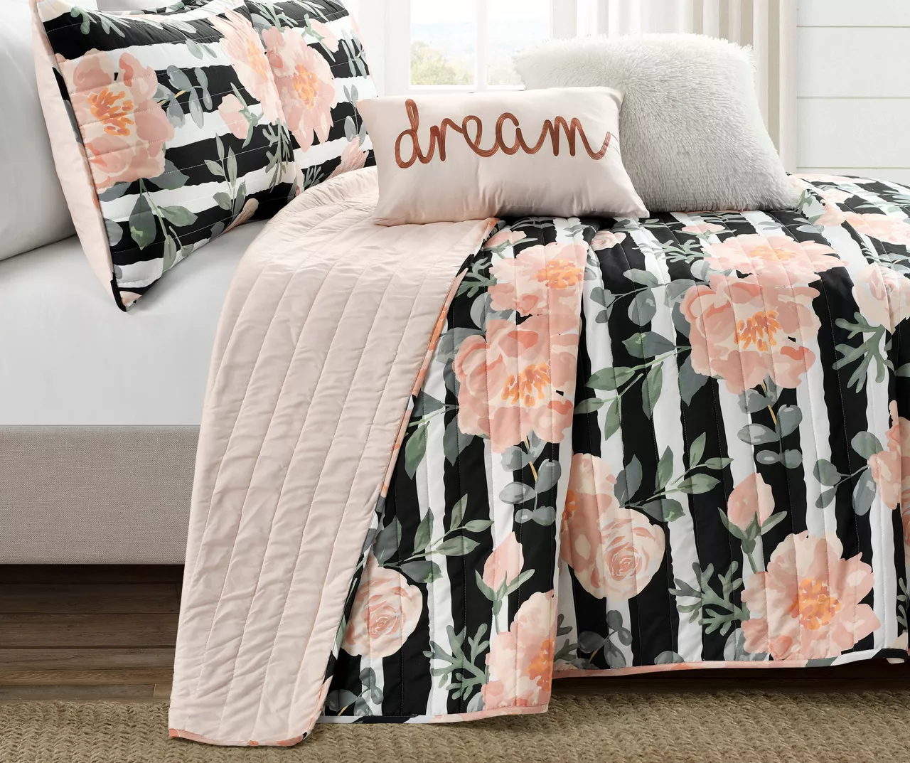 Amara Rose Stripe Reversible 5-Piece Quilt Set 8 Amara Rose Stripe Reversible 5-Piece Quilt Set - Image 6