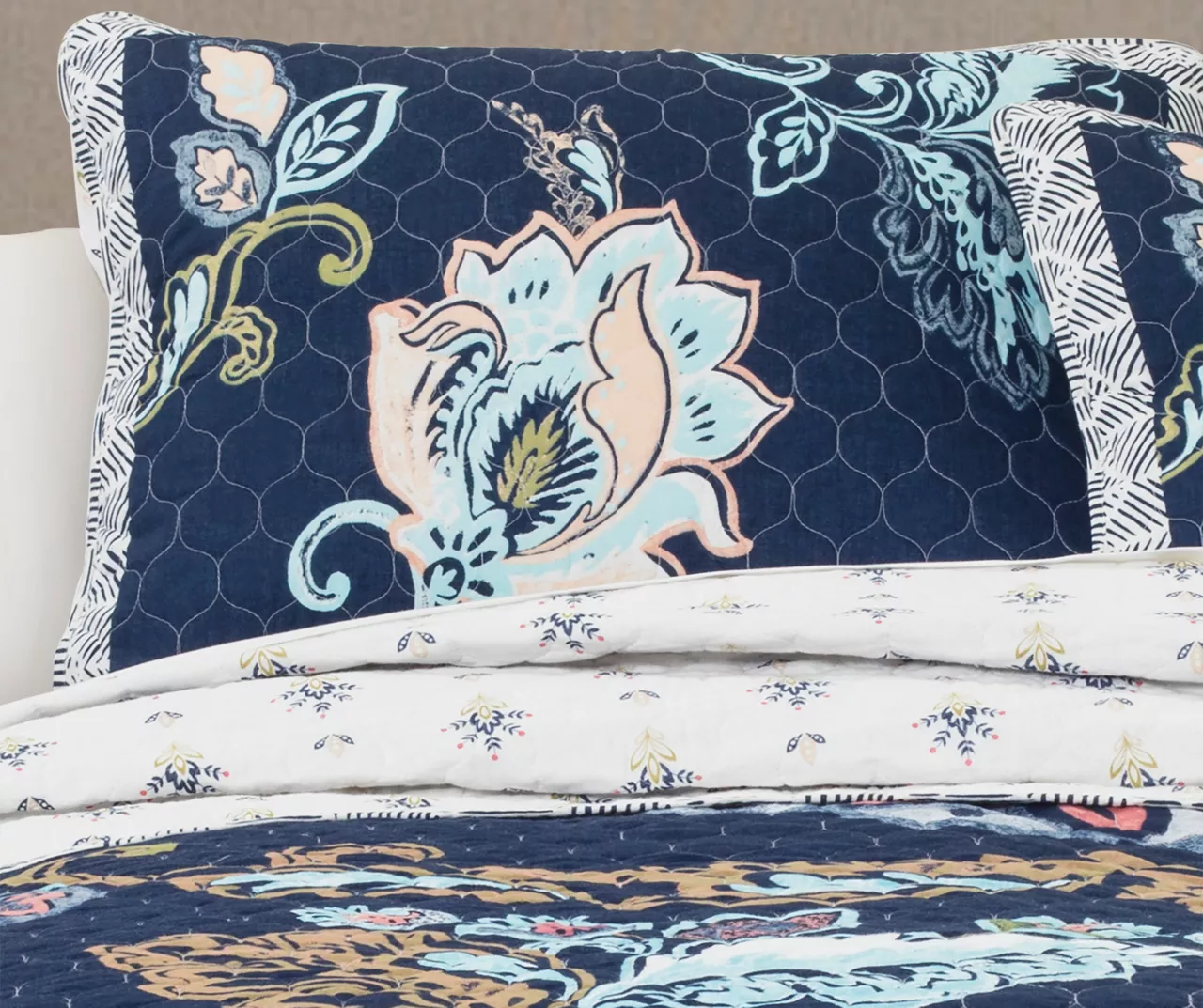 Aster Floral Reversible 3-Piece Quilt Set 7 Aster Floral Reversible 3-Piece Quilt Set - Image 5