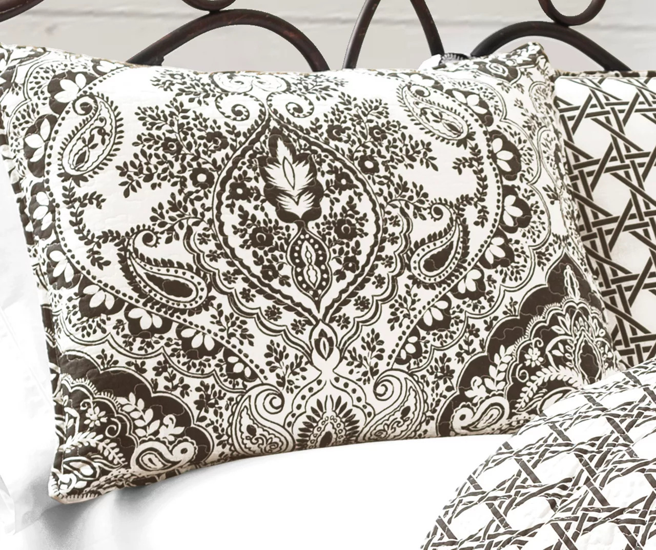 Aubree Arabesque Reversible 3-Piece Quilt Set 13 Aubree Arabesque Reversible 3-Piece Quilt Set - Image 11