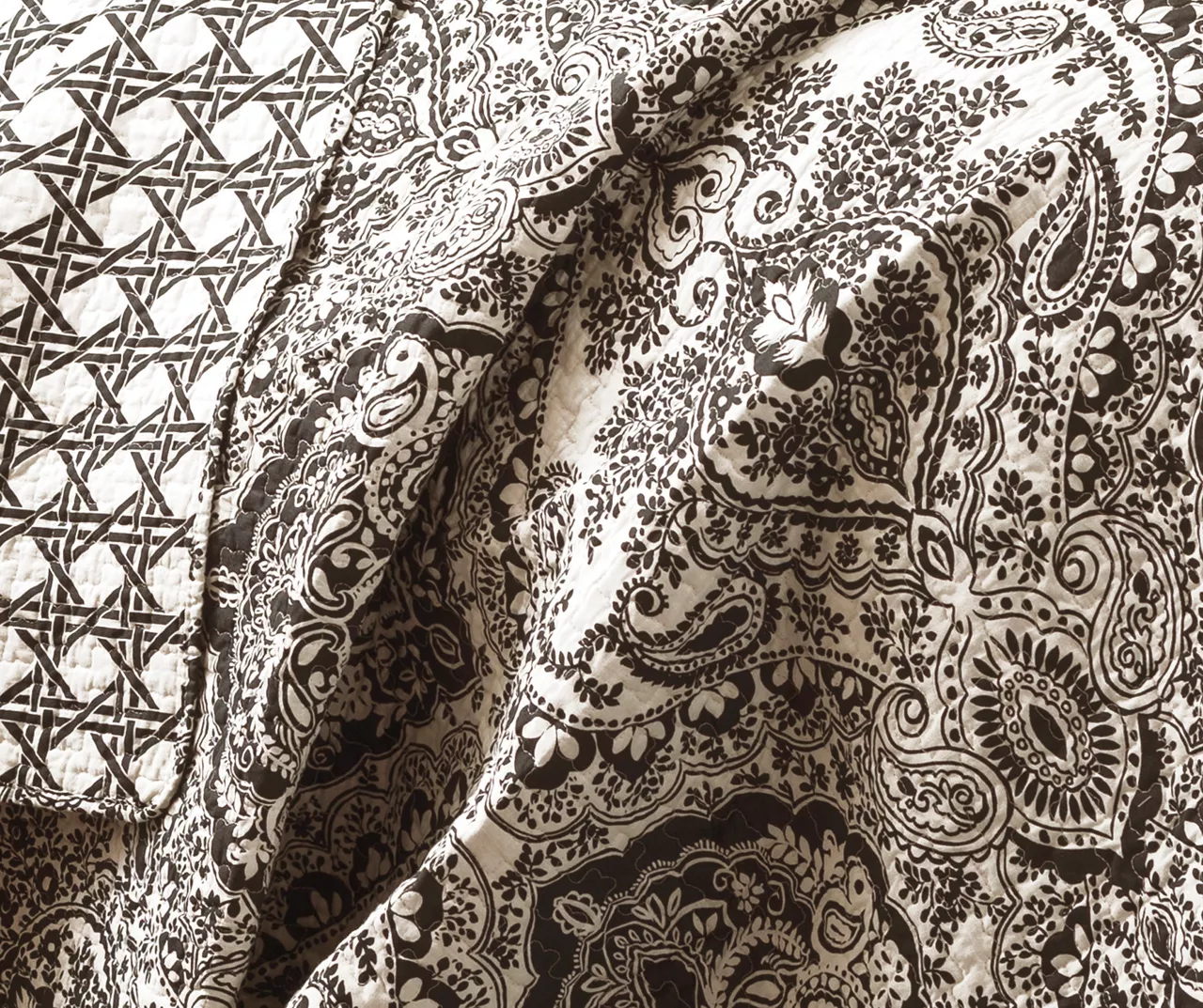 Aubree Arabesque Reversible 3-Piece Quilt Set 15 Aubree Arabesque Reversible 3-Piece Quilt Set - Image 13