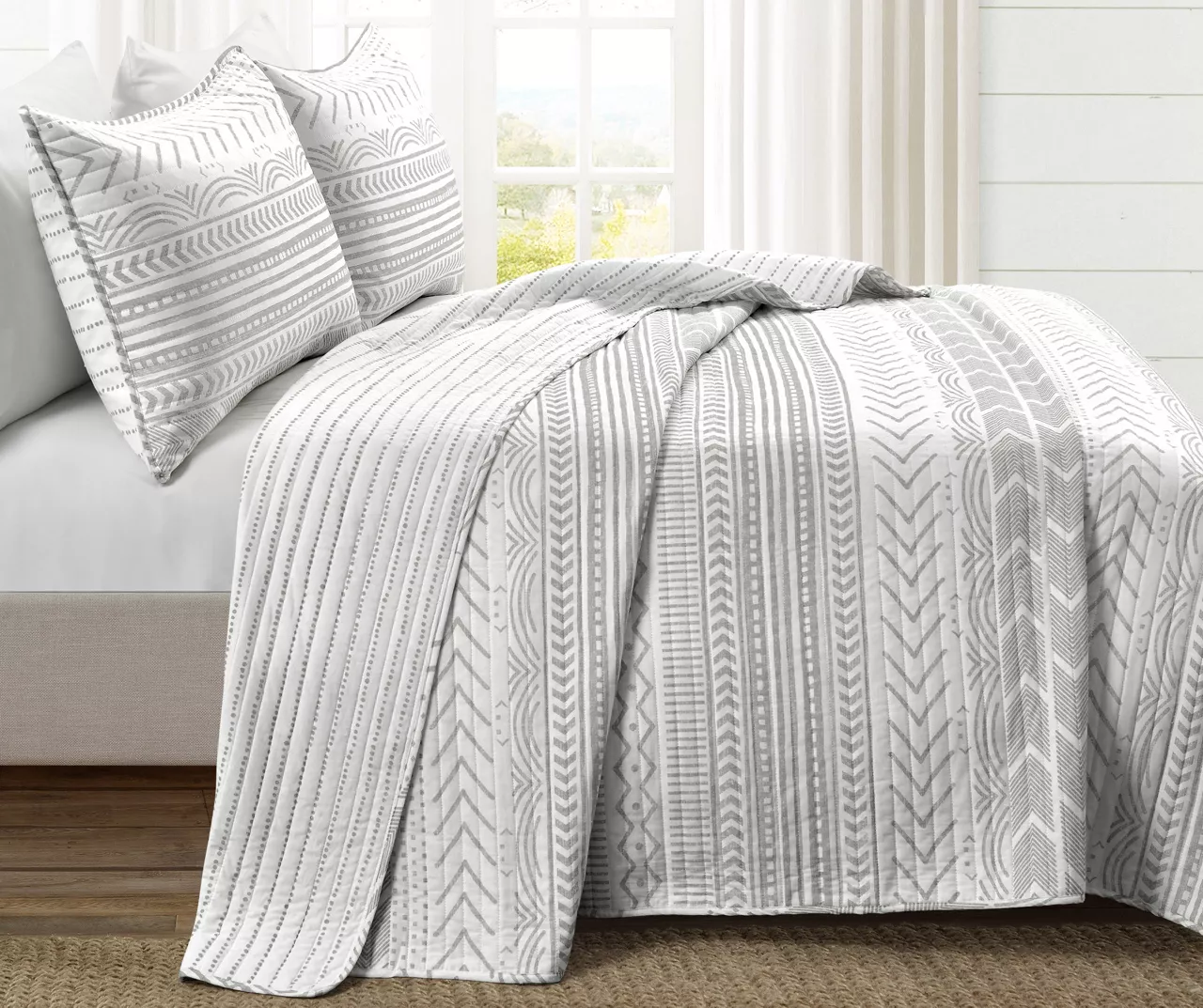 Hygge Gray & White Geometric Reversible King 3-Piece Quilt Set 3 Hygge Gray & White Geometric Reversible King 3-Piece Quilt Set