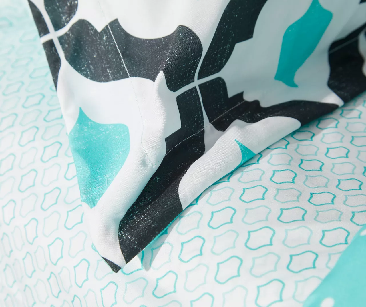 Blue & Black Arabesque Microfiber Twin 6-Piece Bed-in-a-Bag Set 6 Blue & Black Arabesque Microfiber Twin 6-Piece Bed-in-a-Bag Set - Image 4