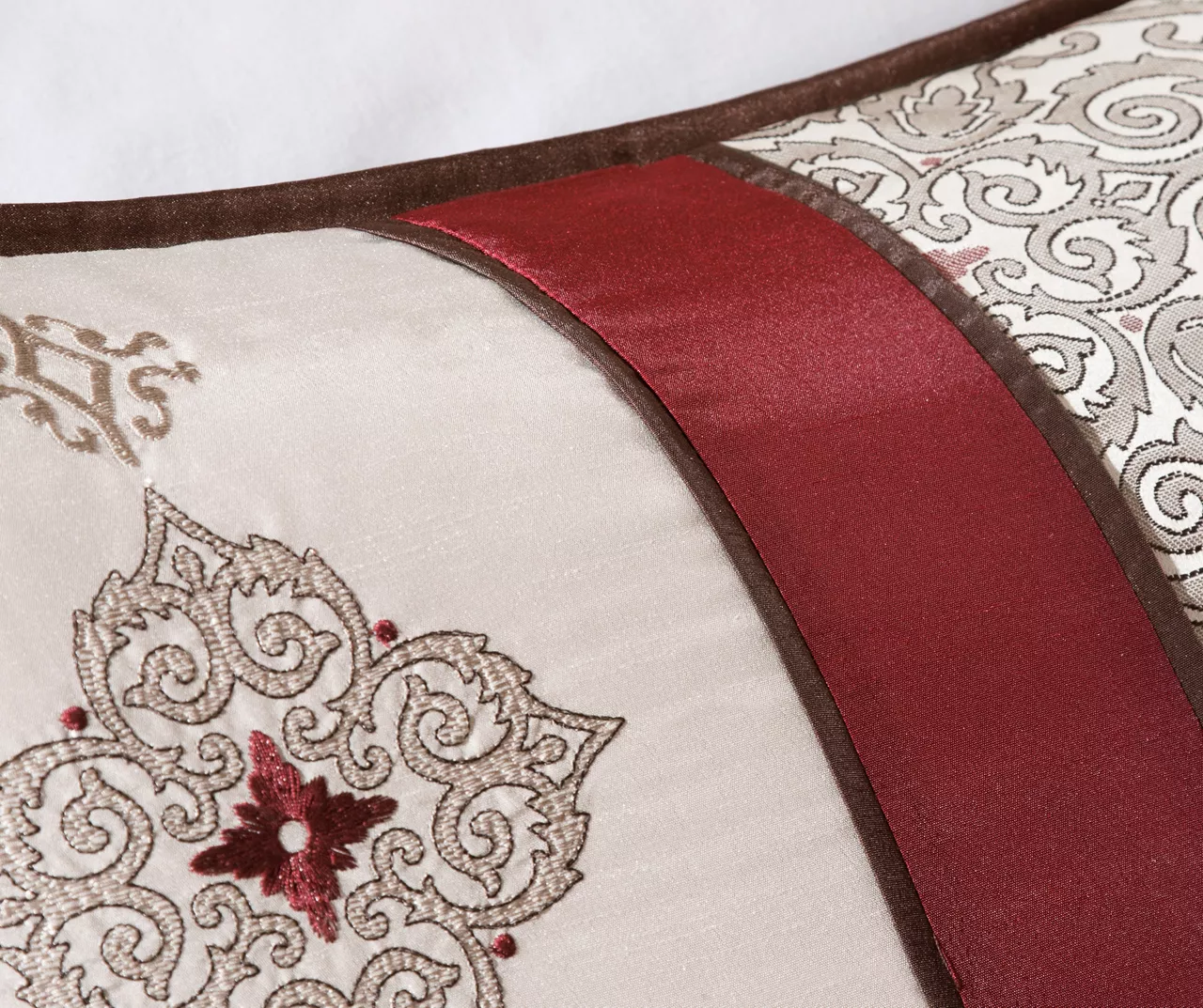 Perry Medallion Jaquard Comforter Set 9 Perry Medallion Jaquard Comforter Set - Image 7