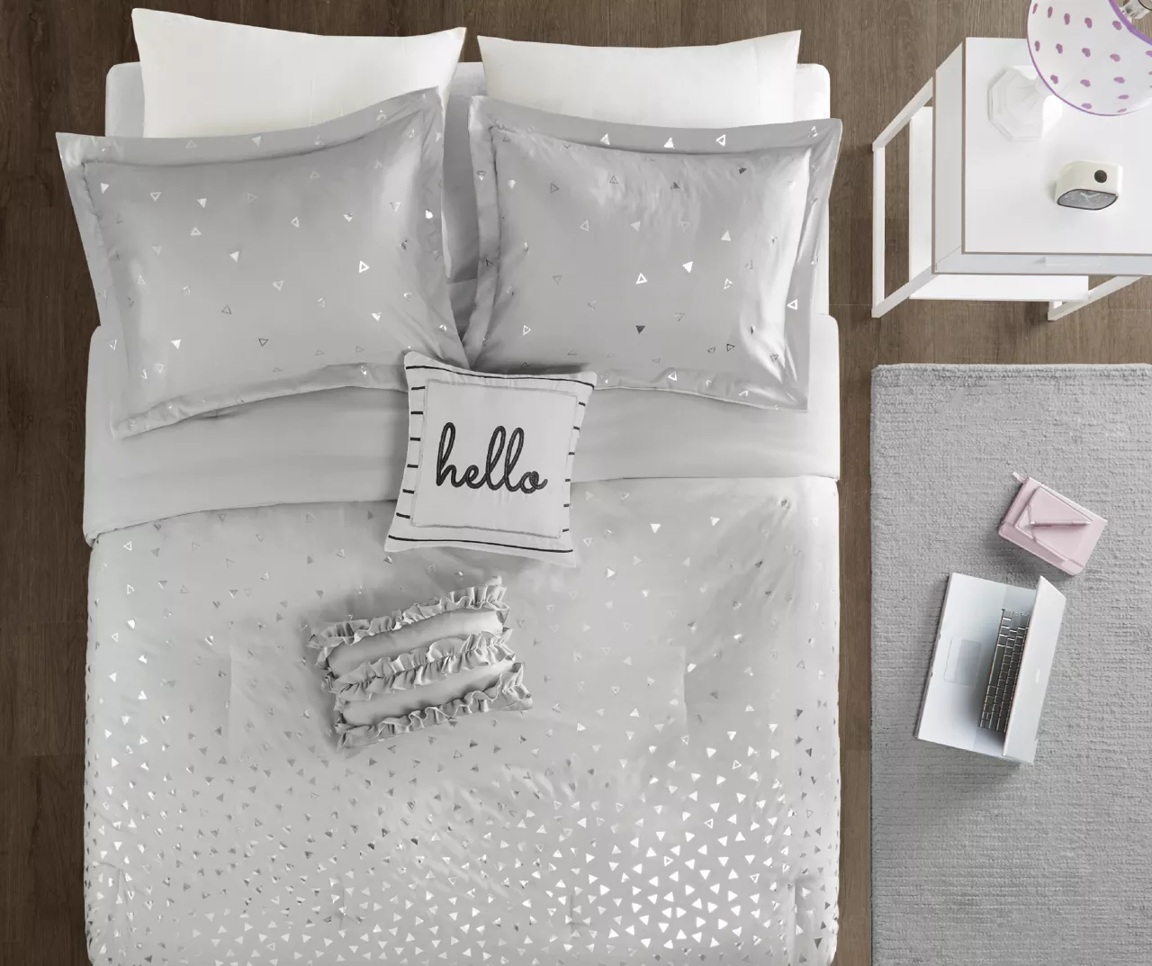 Nova Gray & Silver Metallic Triangle Full/Queen 5-Piece Comforter Set 5 Nova Gray & Silver Metallic Triangle Full/Queen 5-Piece Comforter Set - Image 3