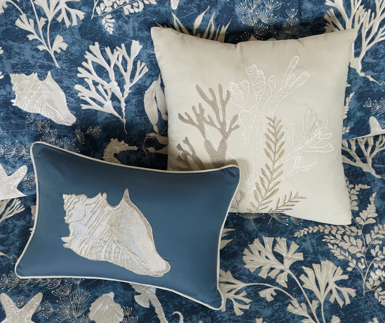 Bedford Blue & White Coastal Cotton Sateen Queen 7-Piece Comforter Set 5 Bedford Blue & White Coastal Cotton Sateen Queen 7-Piece Comforter Set - Image 3