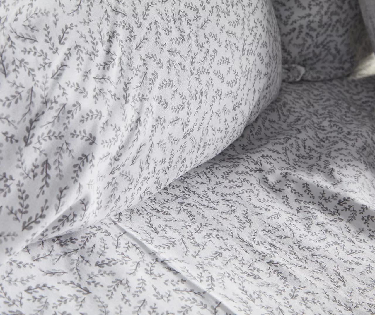 Red & Gray Floral Bed-in-a-Bag Full 14-Piece Bedding Set 10 Red & Gray Floral Bed-in-a-Bag Full 14-Piece Bedding Set - Image 8