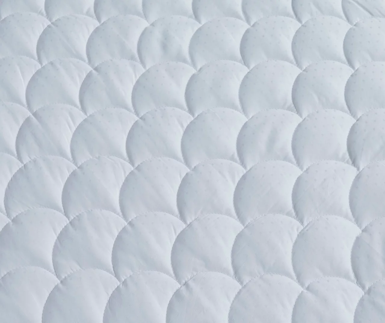 White Dot Scallop-Quilt 350-Thread Count Waterpoof Mattress Pad 8 White Dot Scallop-Quilt 350-Thread Count Waterpoof Mattress Pad - Image 6