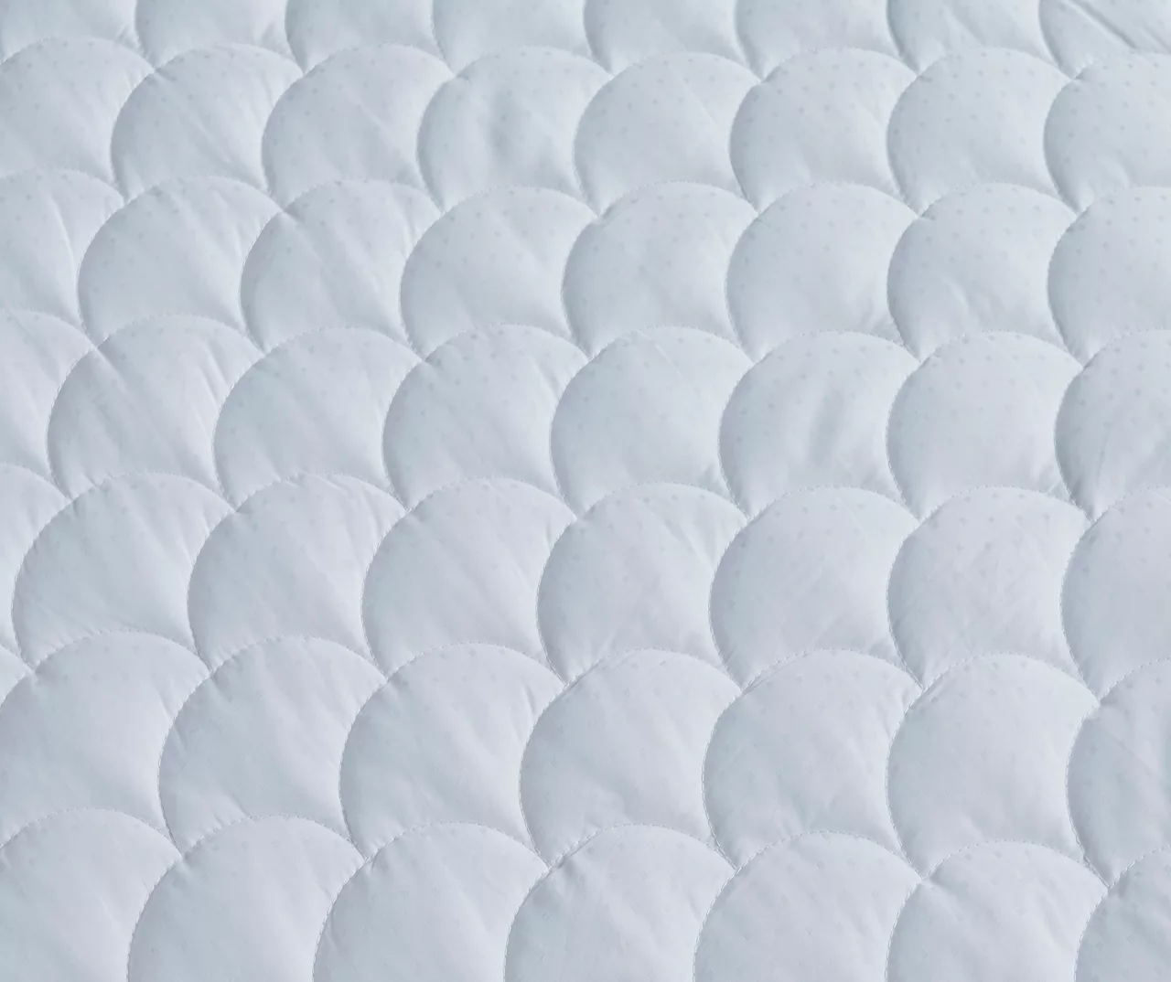 White Dot Scallop-Quilt 350-Thread Count Waterpoof Mattress Pad 12 White Dot Scallop-Quilt 350-Thread Count Waterpoof Mattress Pad - Image 10
