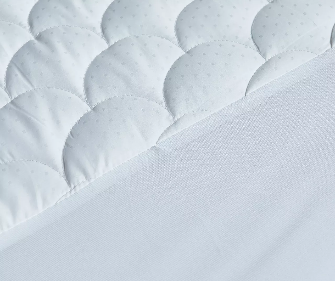 White Dot Scallop-Quilt 350-Thread Count Waterpoof Mattress Pad 15 White Dot Scallop-Quilt 350-Thread Count Waterpoof Mattress Pad - Image 13