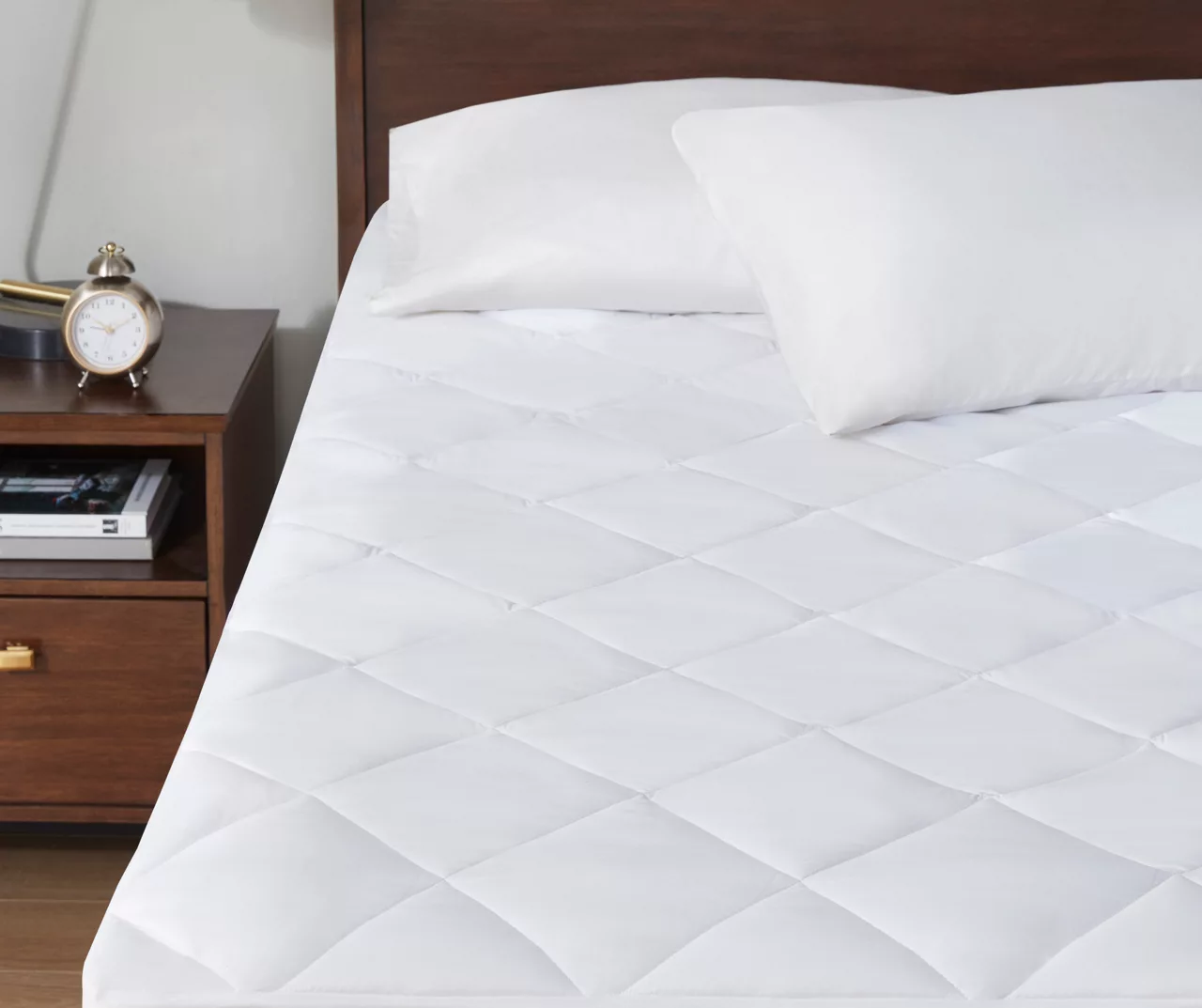 White Energy Recovery Waterproof Mattress Pad 5 White Energy Recovery Waterproof Mattress Pad - Image 3